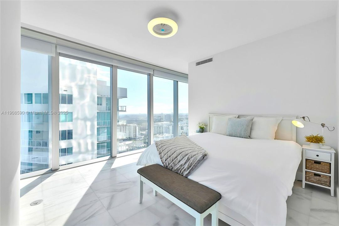 Principal Bedroom with 180 views