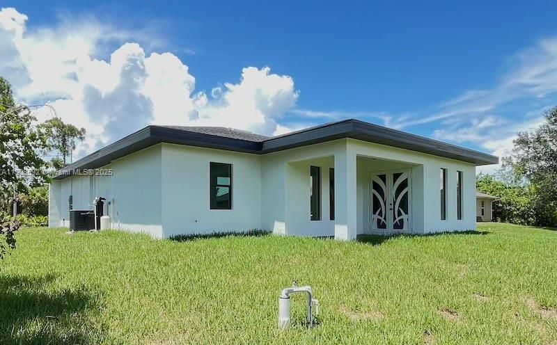 Recently Rented: $2,200 (3 beds, 2 baths, 1776 Square Feet)