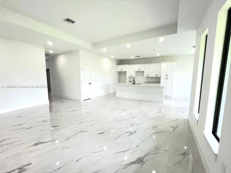 Recently Rented: $2,200 (3 beds, 2 baths, 1776 Square Feet)