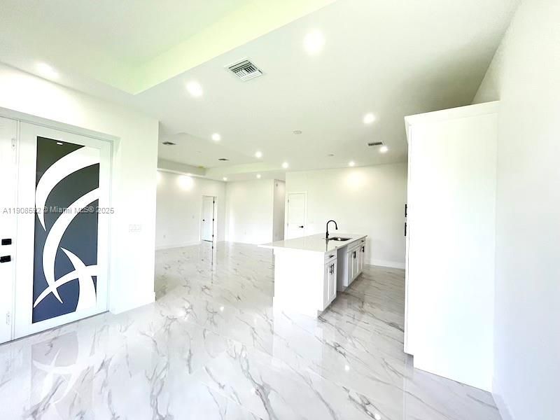 Recently Rented: $2,200 (3 beds, 2 baths, 1776 Square Feet)