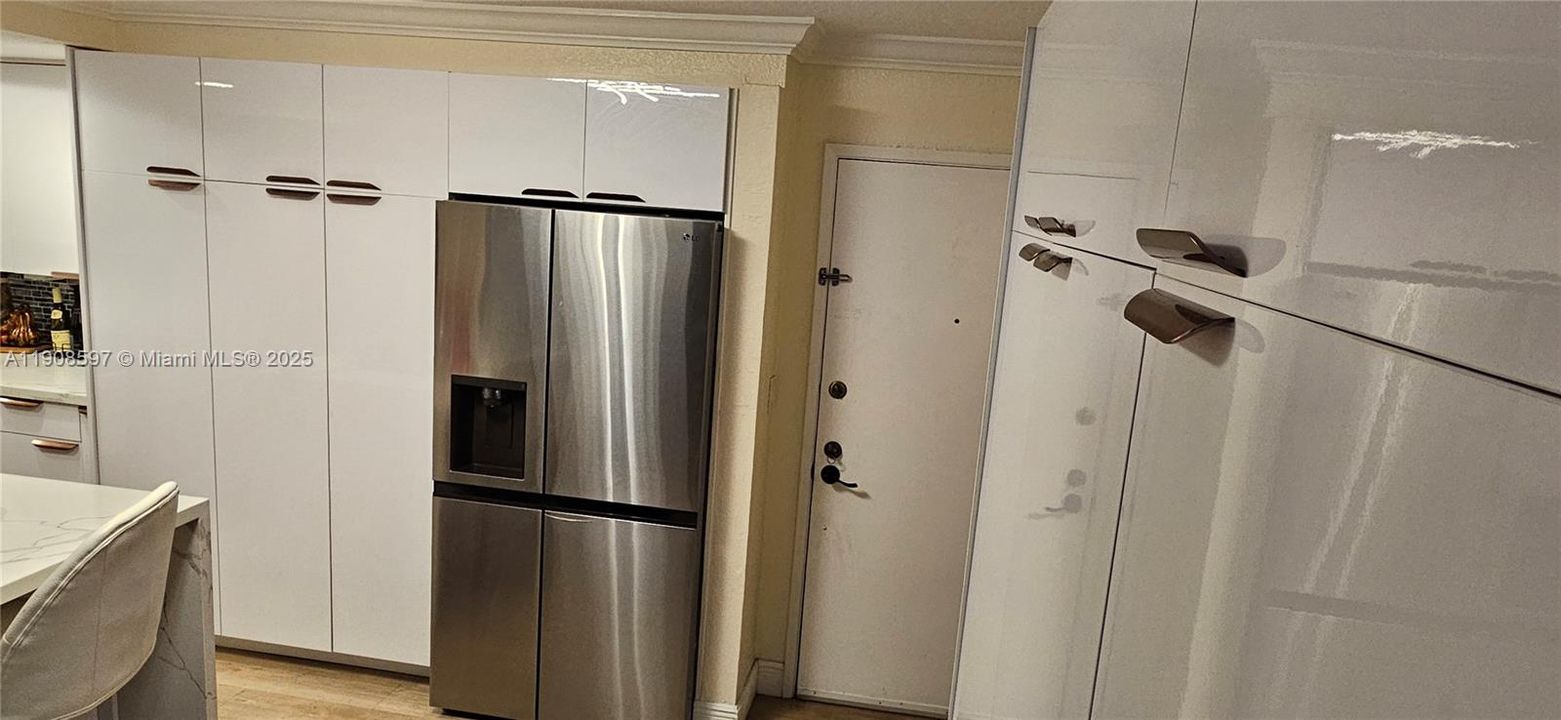 For Sale: $295,000 (2 beds, 1 baths, 900 Square Feet)