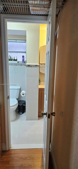 For Sale: $295,000 (2 beds, 1 baths, 900 Square Feet)