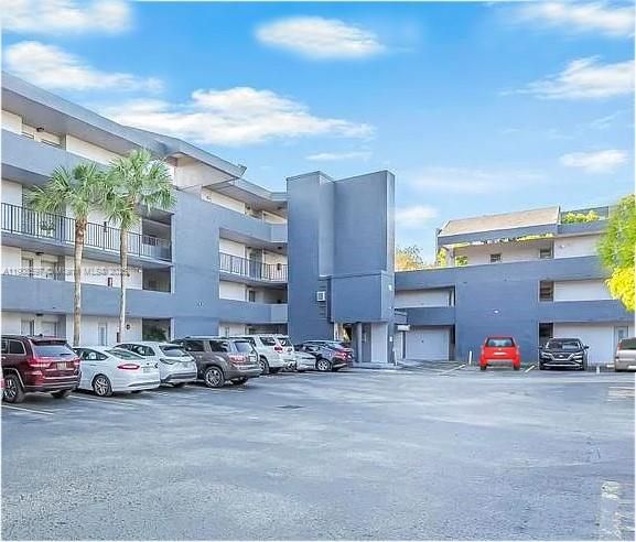 For Sale: $295,000 (2 beds, 1 baths, 900 Square Feet)