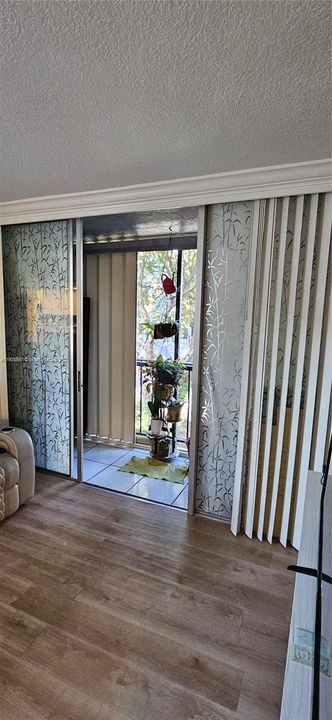 For Sale: $295,000 (2 beds, 1 baths, 900 Square Feet)