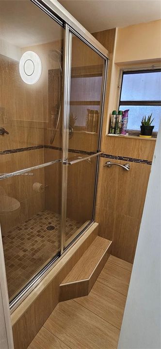 For Sale: $295,000 (2 beds, 1 baths, 900 Square Feet)