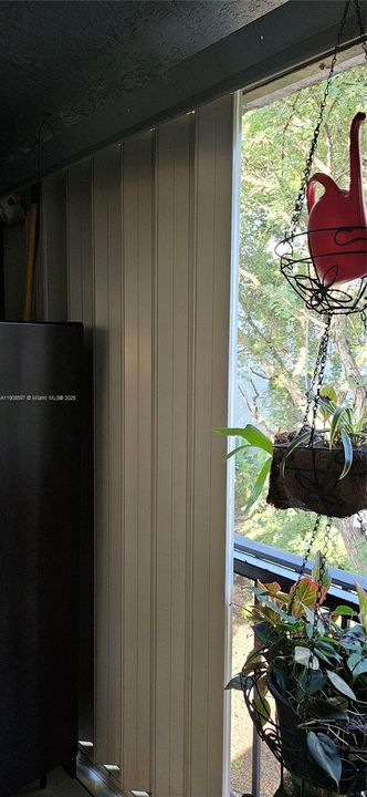 For Sale: $295,000 (2 beds, 1 baths, 900 Square Feet)