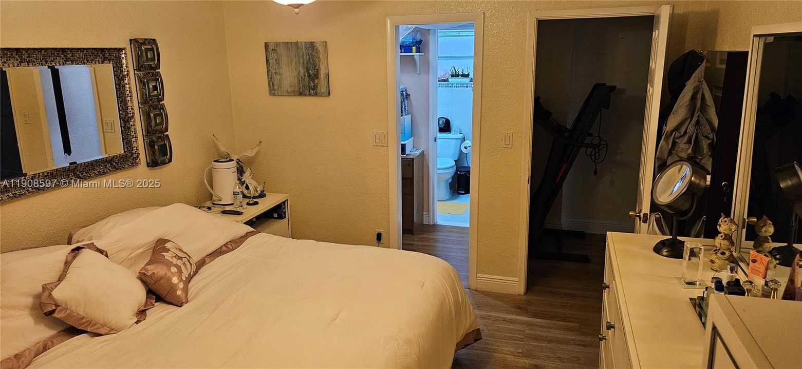 For Sale: $295,000 (2 beds, 1 baths, 900 Square Feet)