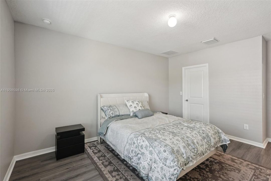 На продажу: $259,500 (3 спален, 2 ванн, 1785 Квадратных фут)