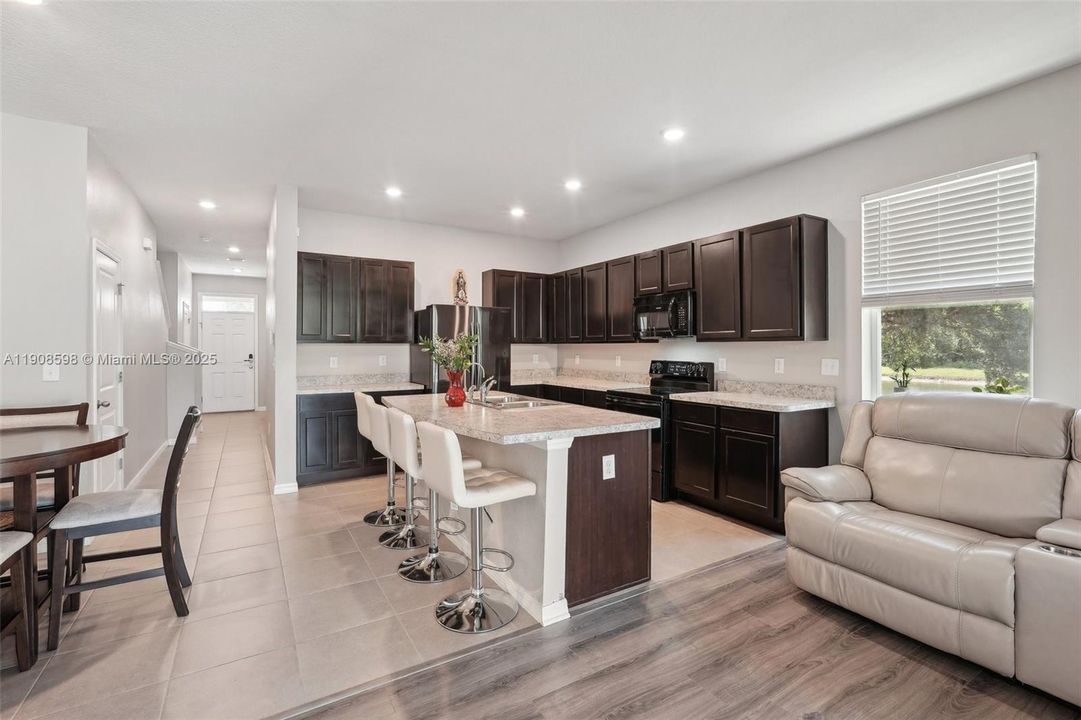 На продажу: $259,500 (3 спален, 2 ванн, 1785 Квадратных фут)