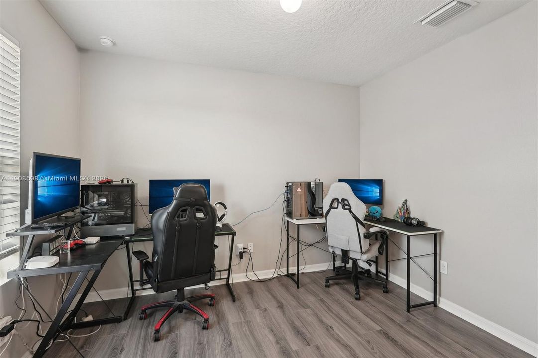 На продажу: $259,500 (3 спален, 2 ванн, 1785 Квадратных фут)