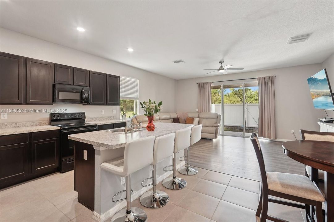 На продажу: $259,500 (3 спален, 2 ванн, 1785 Квадратных фут)