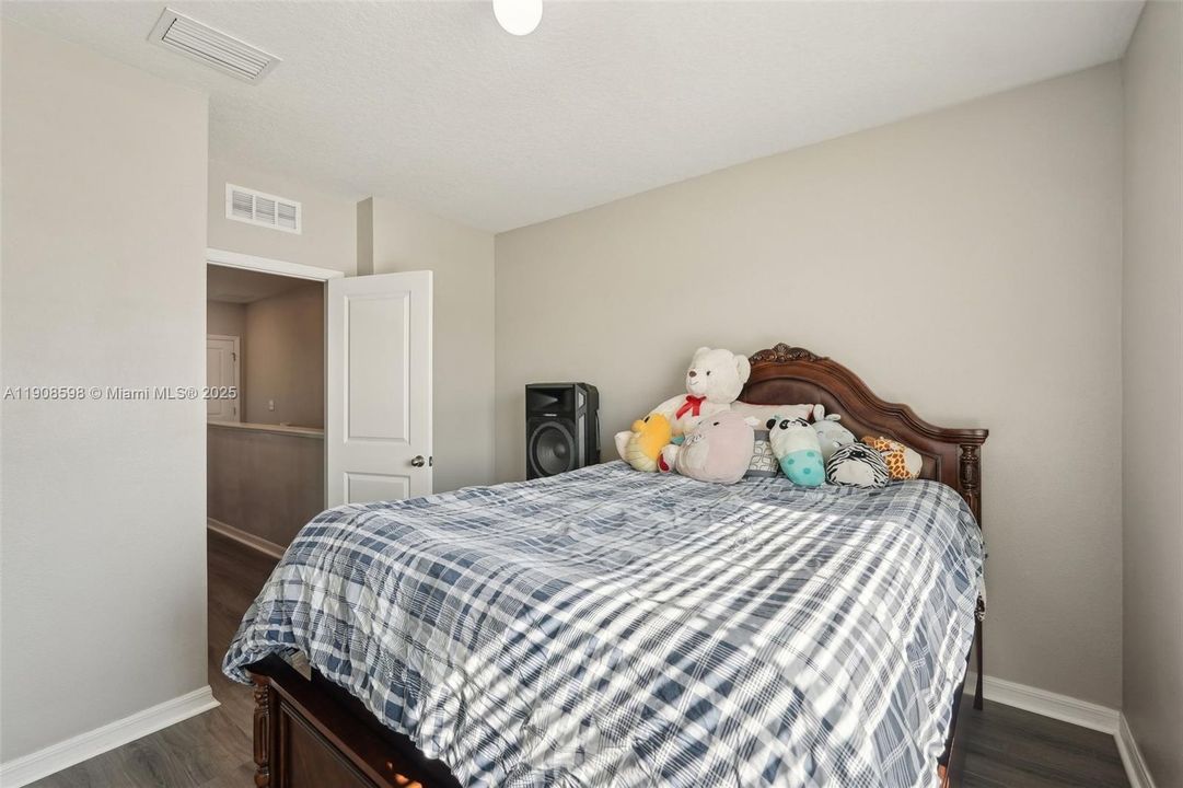 На продажу: $259,500 (3 спален, 2 ванн, 1785 Квадратных фут)