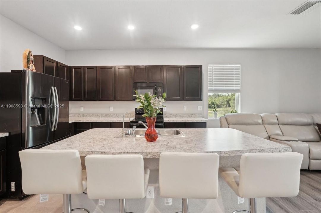 На продажу: $259,500 (3 спален, 2 ванн, 1785 Квадратных фут)