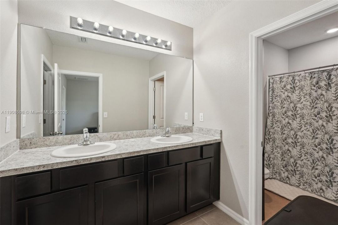 На продажу: $259,500 (3 спален, 2 ванн, 1785 Квадратных фут)