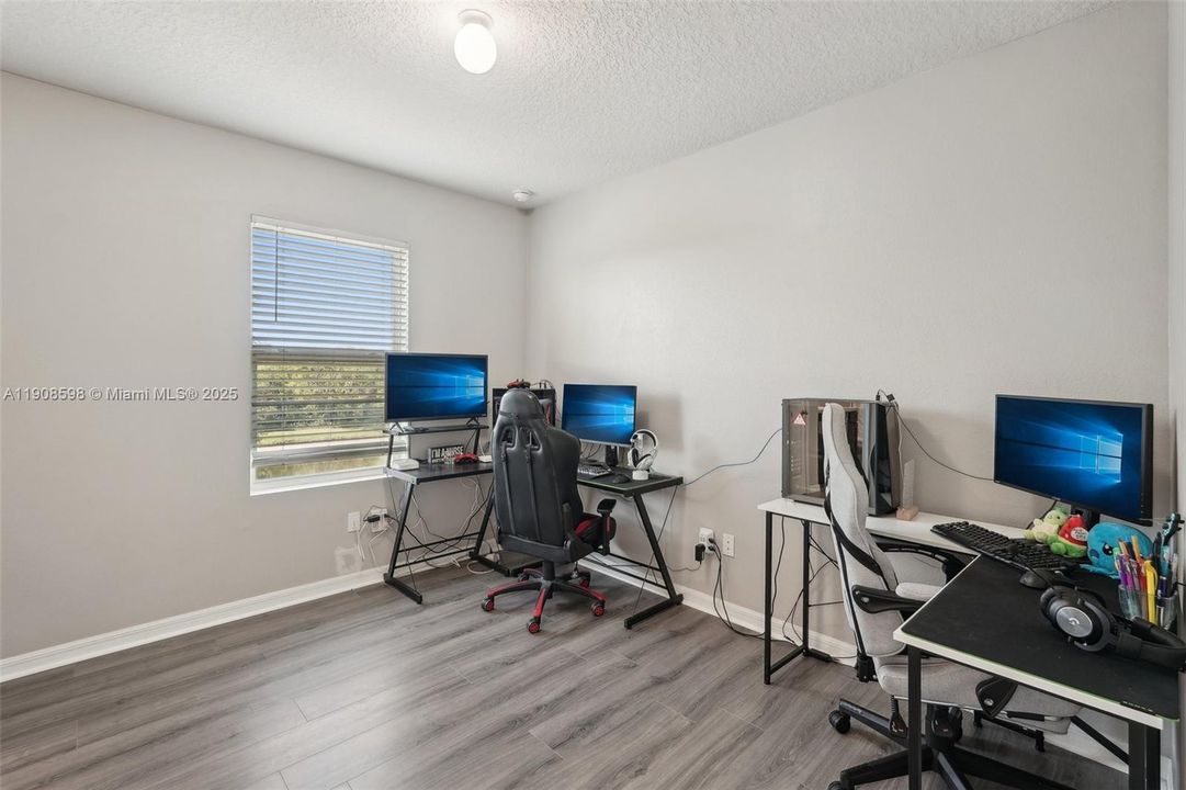 На продажу: $259,500 (3 спален, 2 ванн, 1785 Квадратных фут)