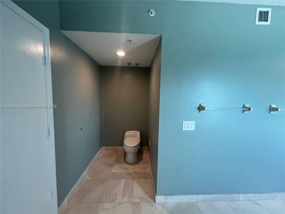 Active With Contract: $419,500 (2 beds, 2 baths, 1763 Square Feet)