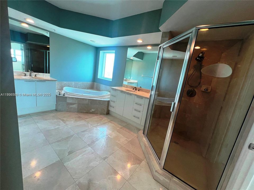 Active With Contract: $419,500 (2 beds, 2 baths, 1763 Square Feet)