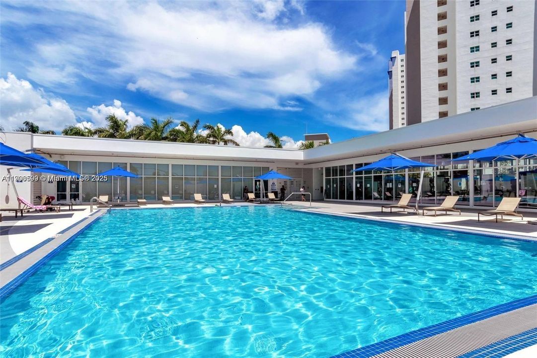 Active With Contract: $419,500 (2 beds, 2 baths, 1763 Square Feet)