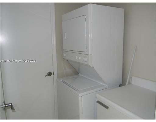 Active With Contract: $419,500 (2 beds, 2 baths, 1763 Square Feet)