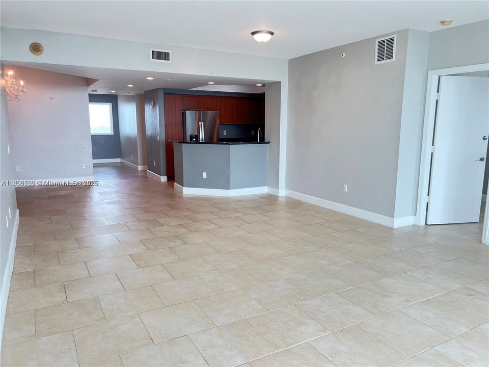 Active With Contract: $419,500 (2 beds, 2 baths, 1763 Square Feet)