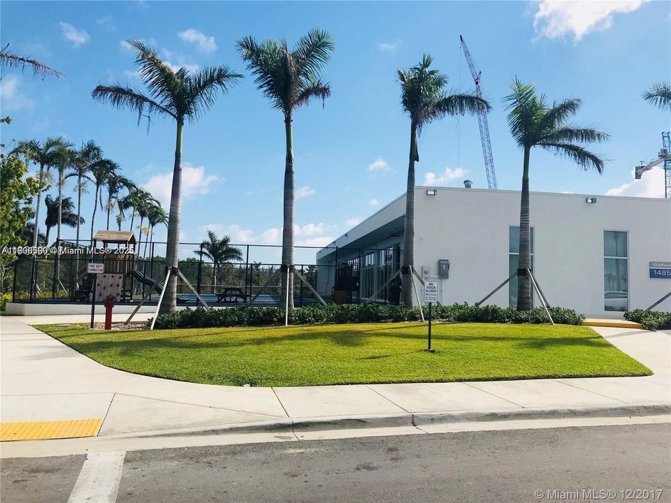 Active With Contract: $419,500 (2 beds, 2 baths, 1763 Square Feet)