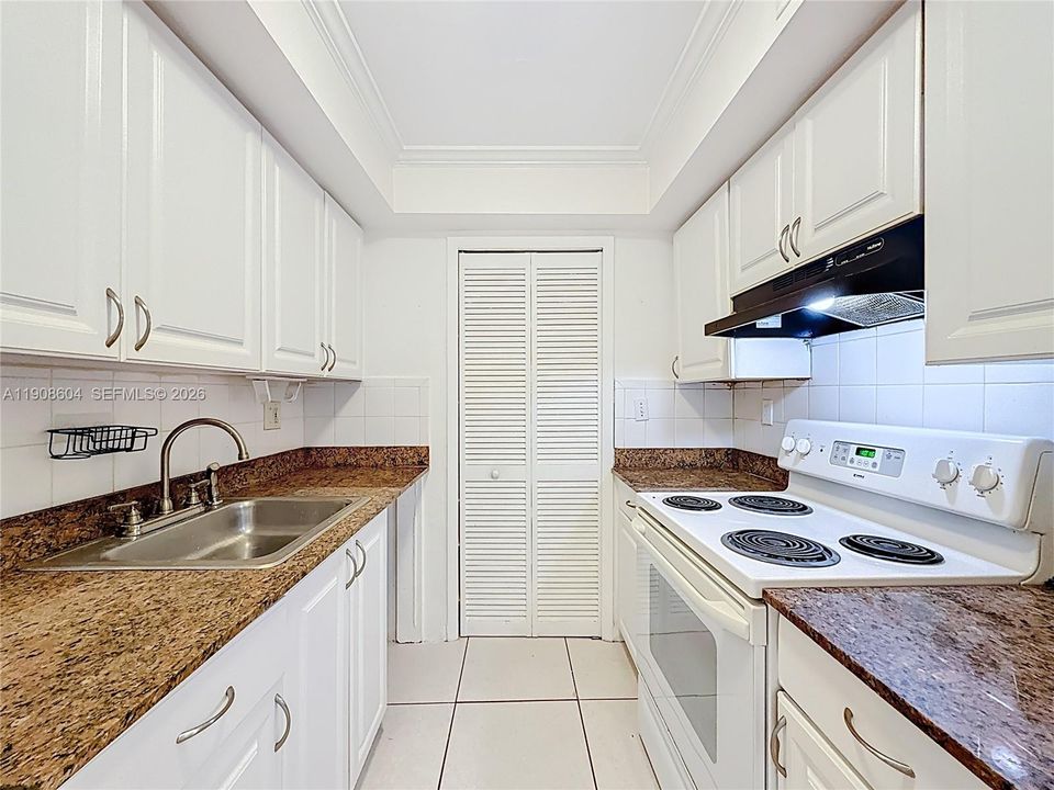 待售: $279,900 (3 贝兹, 2 浴室, 1130 平方英尺)