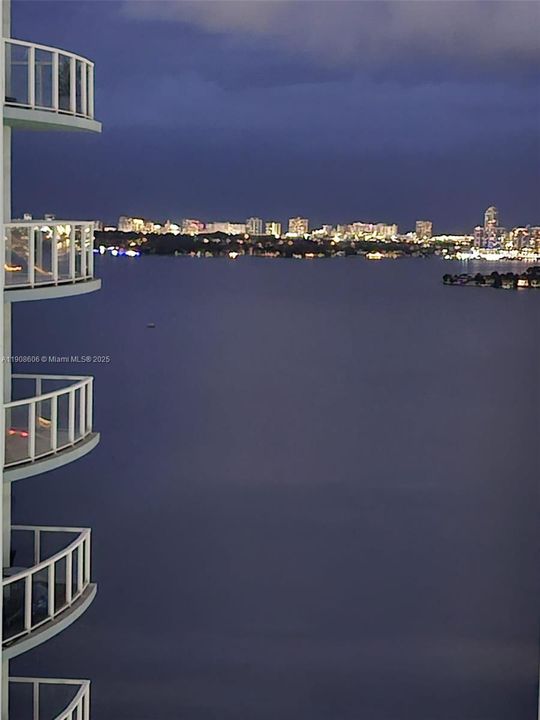 For Sale: $399,999 (1 beds, 1 baths, 780 Square Feet)