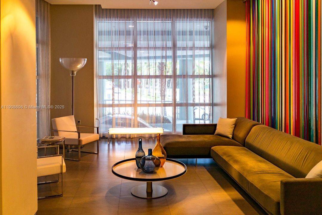 For Sale: $399,999 (1 beds, 1 baths, 780 Square Feet)