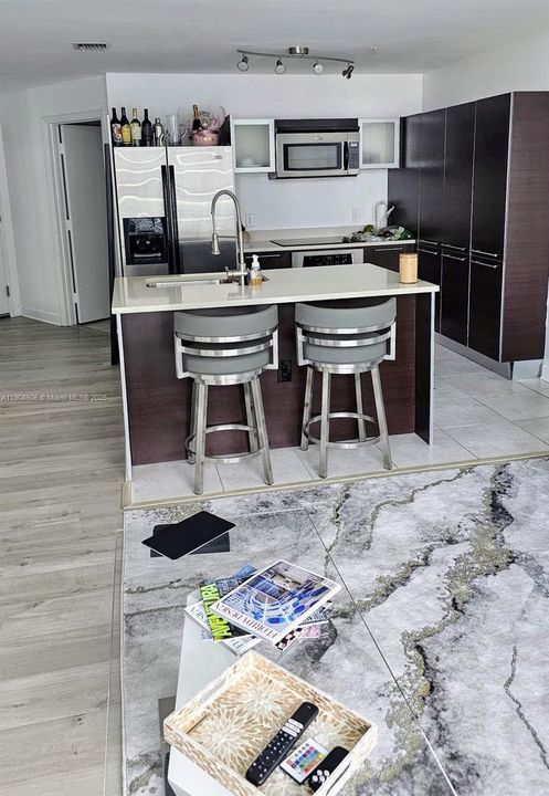 For Sale: $399,999 (1 beds, 1 baths, 780 Square Feet)