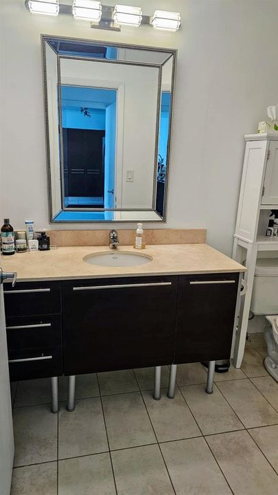 For Sale: $399,999 (1 beds, 1 baths, 780 Square Feet)