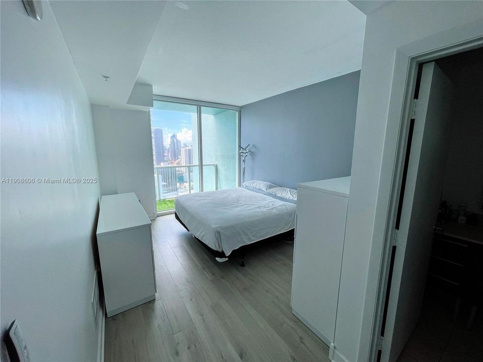 For Sale: $399,999 (1 beds, 1 baths, 780 Square Feet)