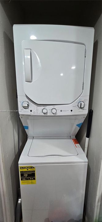 Active With Contract: $2,800 (3 beds, 2 baths, 1070 Square Feet)