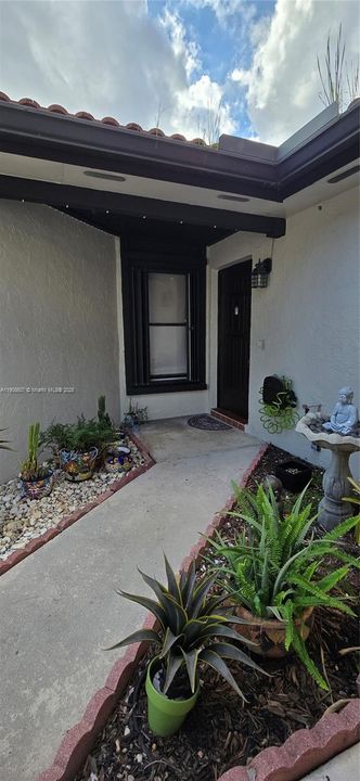 Active With Contract: $2,800 (3 beds, 2 baths, 1070 Square Feet)