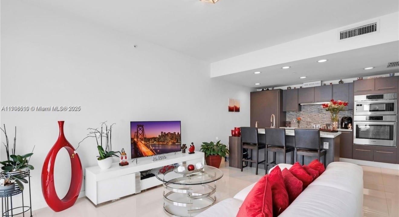 Недавно арендовано: $2,300 (1 спален, 1 ванн, 0 Квадратных фут)