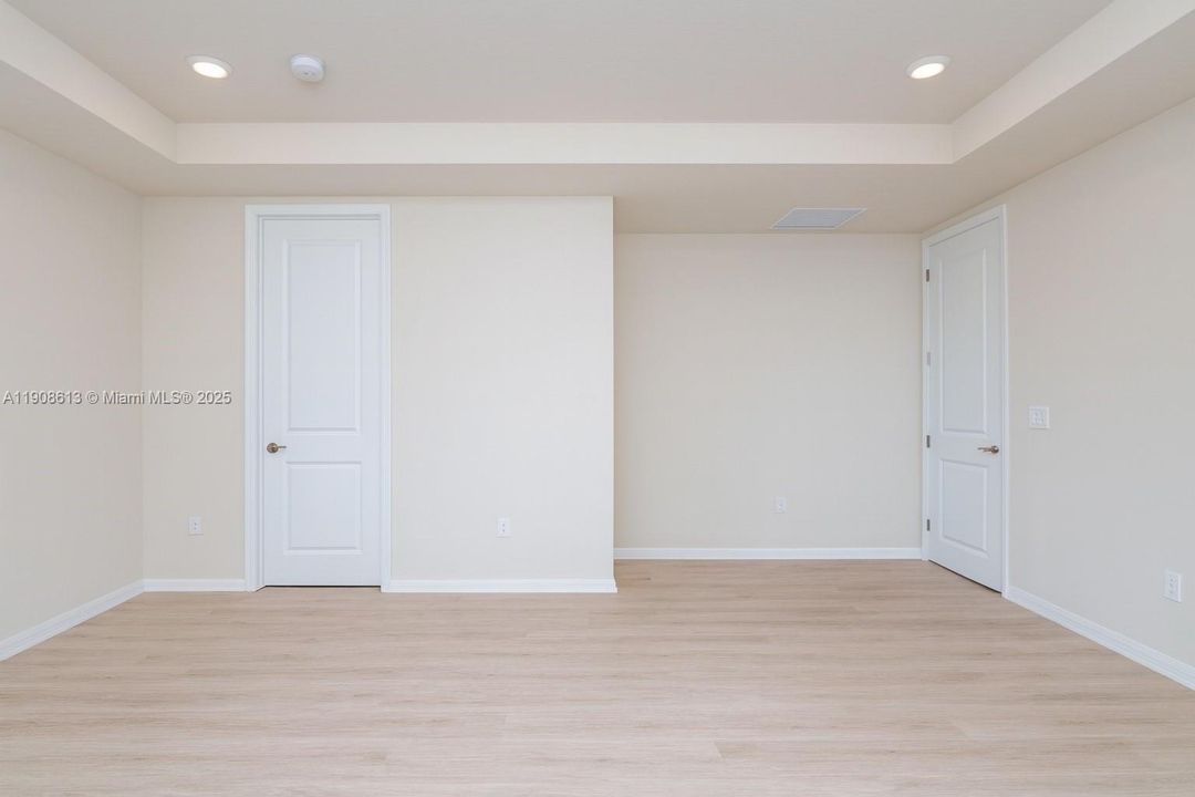 合同活跃: $3,500 (3 贝兹, 2 浴室, 1673 平方英尺)