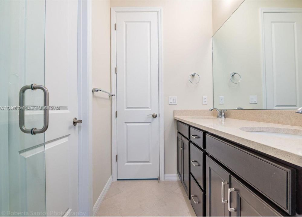 合同活跃: $3,500 (3 贝兹, 2 浴室, 1673 平方英尺)