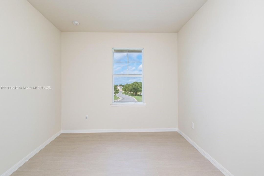 合同活跃: $3,500 (3 贝兹, 2 浴室, 1673 平方英尺)