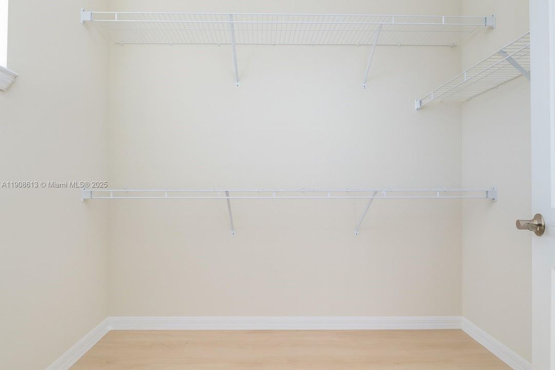 合同活跃: $3,500 (3 贝兹, 2 浴室, 1673 平方英尺)