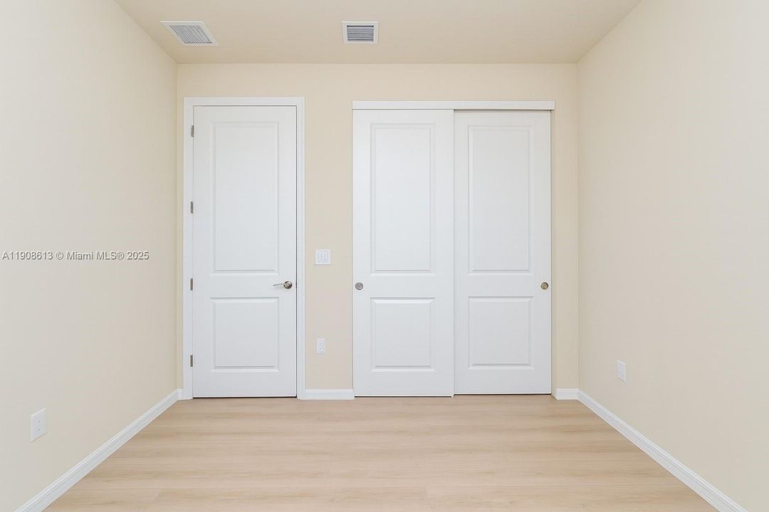 合同活跃: $3,500 (3 贝兹, 2 浴室, 1673 平方英尺)