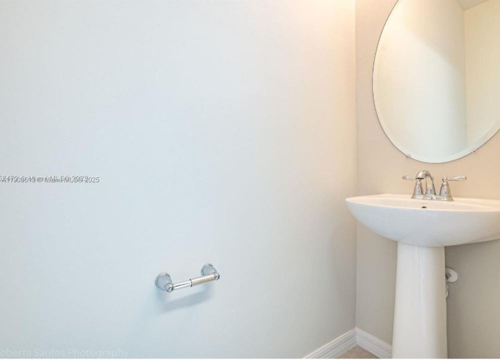 合同活跃: $3,500 (3 贝兹, 2 浴室, 1673 平方英尺)