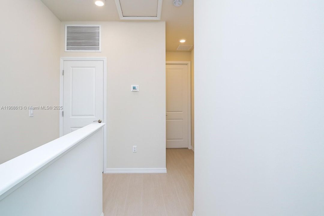 合同活跃: $3,500 (3 贝兹, 2 浴室, 1673 平方英尺)