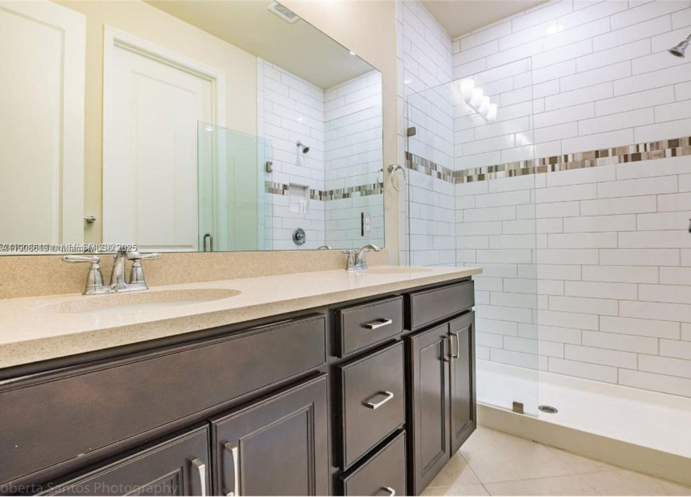 合同活跃: $3,500 (3 贝兹, 2 浴室, 1673 平方英尺)