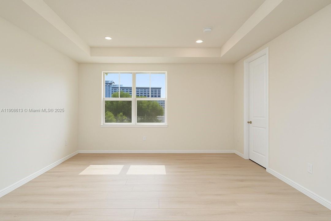 合同活跃: $3,500 (3 贝兹, 2 浴室, 1673 平方英尺)