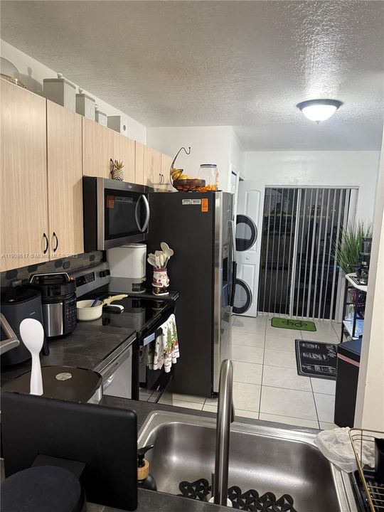 For Rent: $1,750 (2 beds, 2 baths, 822 Square Feet)