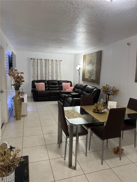 For Rent: $1,750 (2 beds, 2 baths, 822 Square Feet)