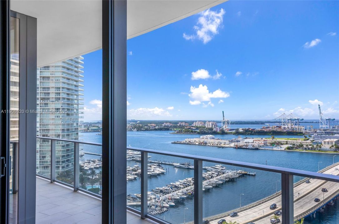 Под контрактом: $8,700 (1 спален, 1 ванн, 875 Квадратных фут)