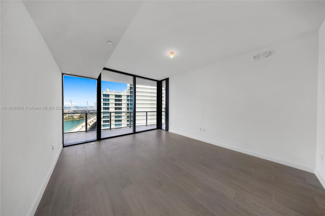 Под контрактом: $8,700 (1 спален, 1 ванн, 875 Квадратных фут)