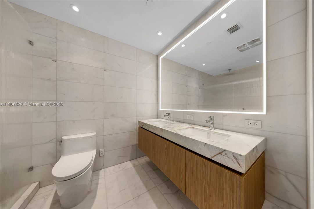 Под контрактом: $8,700 (1 спален, 1 ванн, 875 Квадратных фут)