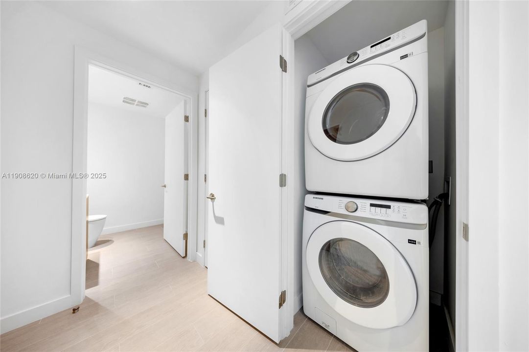 Под контрактом: $8,700 (1 спален, 1 ванн, 875 Квадратных фут)