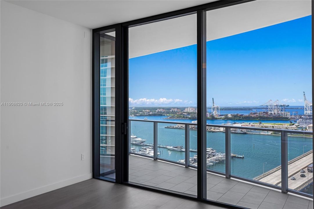 Под контрактом: $8,700 (1 спален, 1 ванн, 875 Квадратных фут)